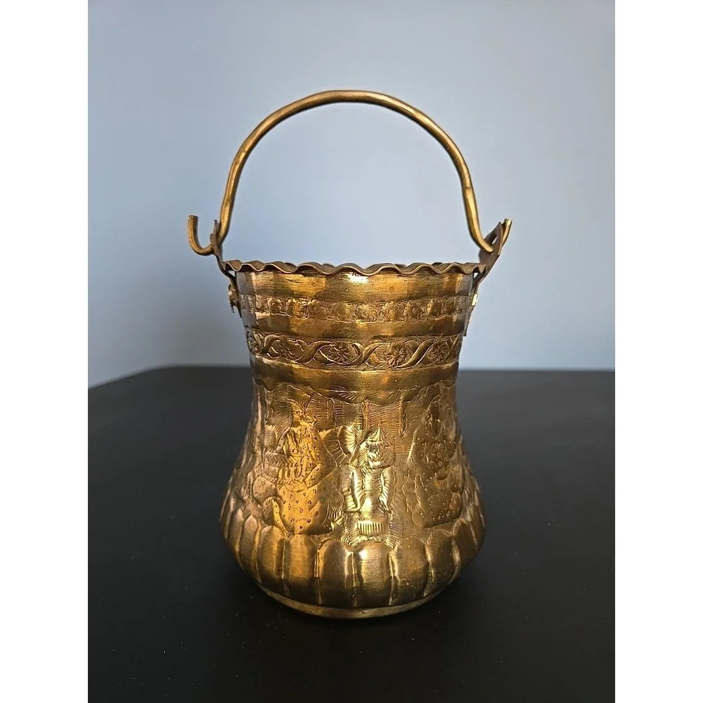 VINTAGE ANTIQUE LARGE‎ HAMMERED COPPER PERSIAN POT BUCKET Swing Handle